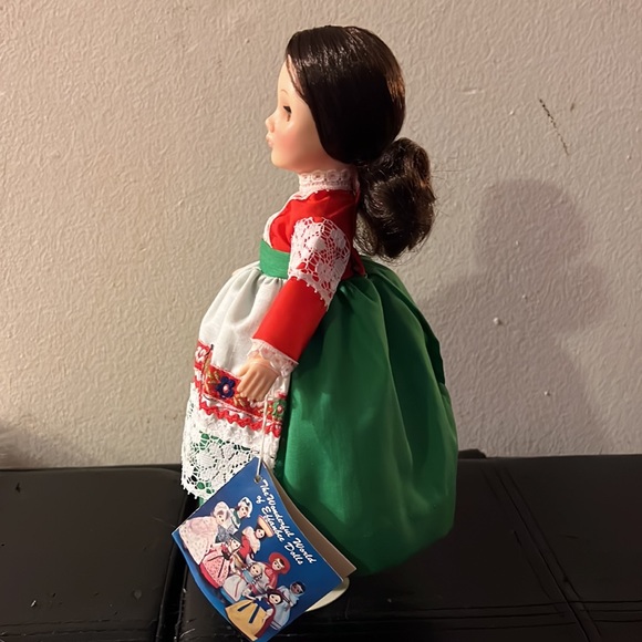 Effanbee Italy Doll with stand - Picture 5 of 7